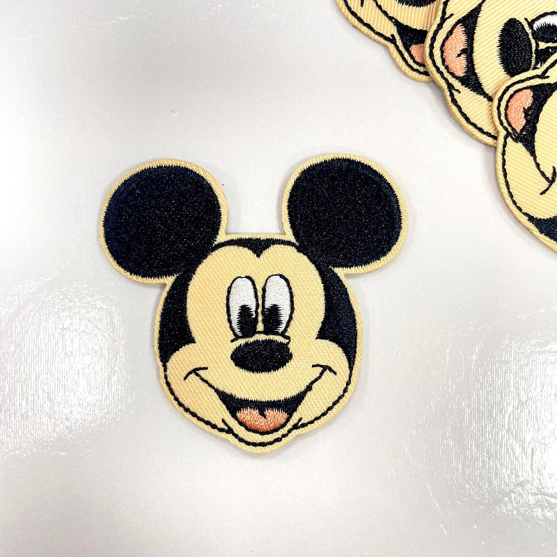 Mickey Mouse iron on Embroidered Patch Clpatch huge range of embroidery patch
ミッキーマウスのアイロン刺繍パッチ クラップパッチ 刺繍パッチの豊富な品揃え
Mickey Mouse Aufbügler Bestickter Patch Clpatch Riesige Auswahl an Stickpatches